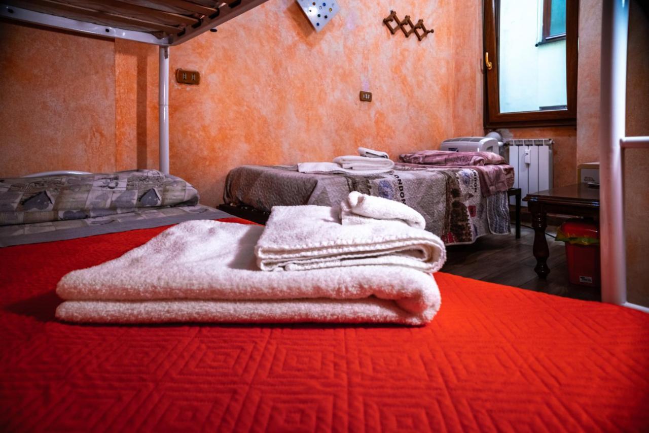 Mary'S House Hotell Lido di Ostia Exteriör bild
